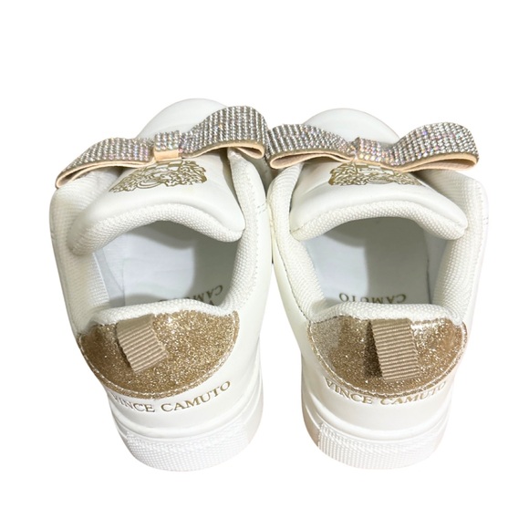 đNWOT Vince Camuto Perfect White Gold Silver Crystal Bow Girls Sneakers Size 8 - Picture 3 of 4